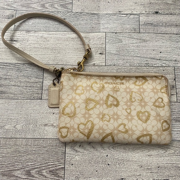 Coach Wristlet Leather Cream Gold Hearts - Picture 1 of 7